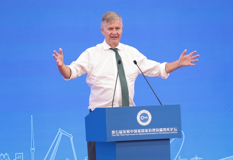 联合国前副秘书长兼环境规划署执行主任：中国发展造福人民 惠及世界