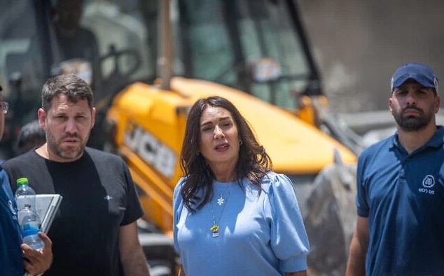 以交通部长称计划下周开始分阶段重新开放领空