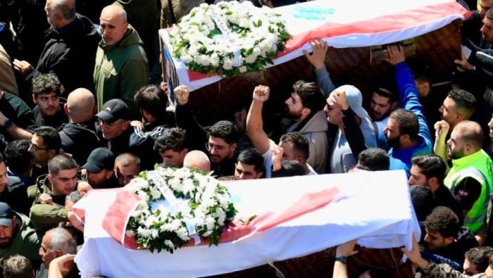 黎巴嫩民众为遇难安全人员送葬 以军：24小时内打击黎境内200多个目标