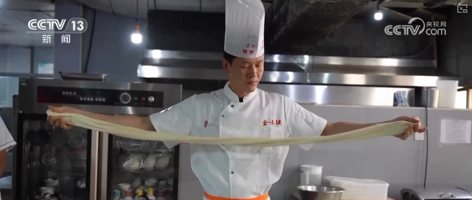 年轻人端起“新饭碗” 职业“上新”折射经济发展动能之变