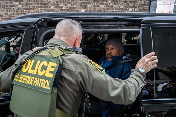 闪评丨美政府将成立新的移民审查部门 为安全还是为选票？