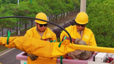International Student in Huaian Experiences the Scorching “Trial by Fire” of Live-Line Operations