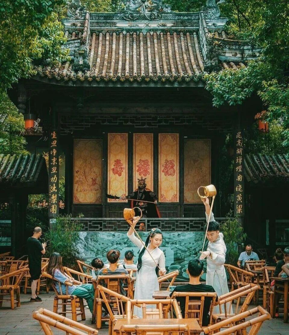 跟随影视作品，到成都的街道走一走