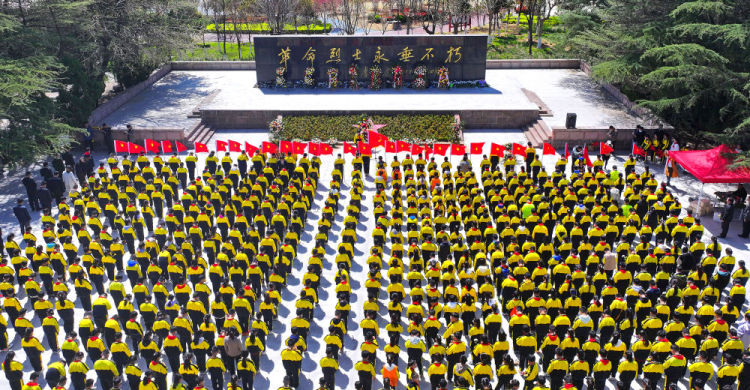 清明祭扫缅怀革命先烈