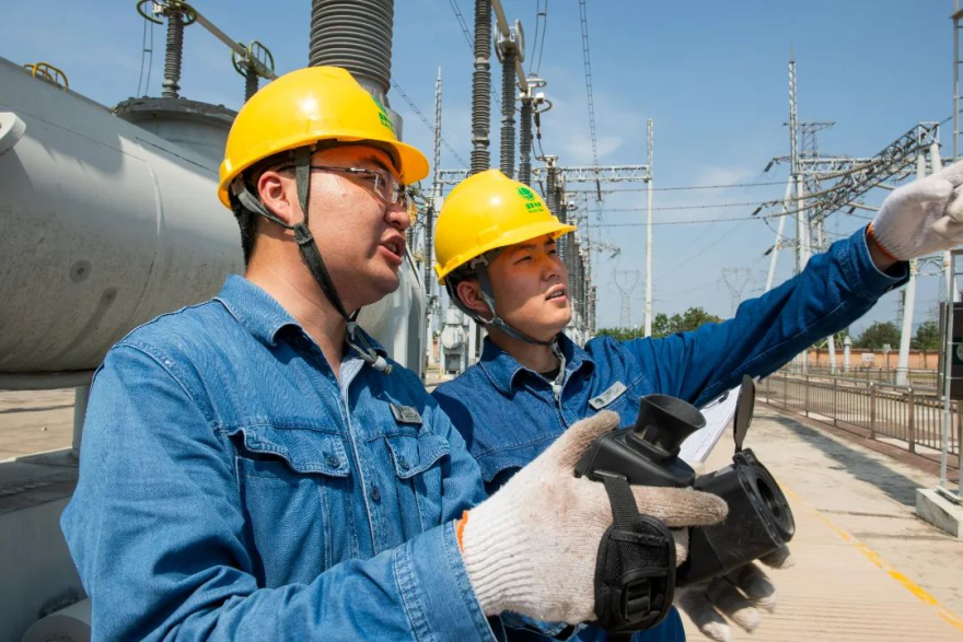 State Grid Shaanxi Enhances Power Safety Measures During Peak Summer Heat_fororder_图片3