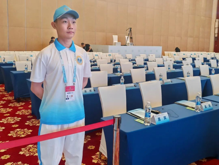 天津师范大学青年志愿者为上合作组织人工智能合作论坛提供高效服务_fororder_wps_doc_5