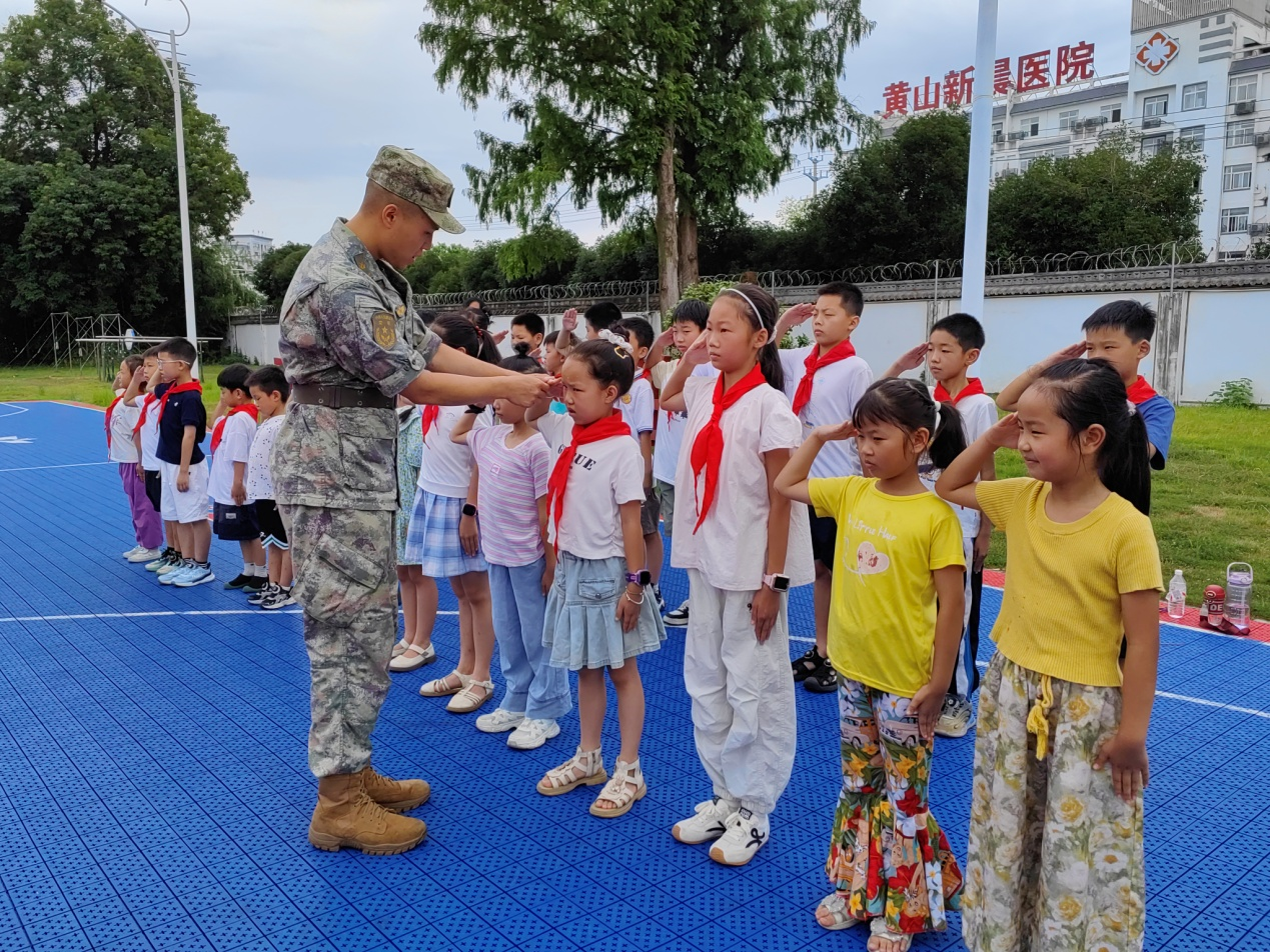 黄山市徽州区：进军营学作风 军民鱼水润童心_fororder_图片1