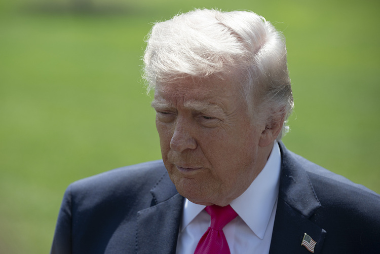 特朗普与英国首相通话 强调需要恢复霍尔木兹海峡航运