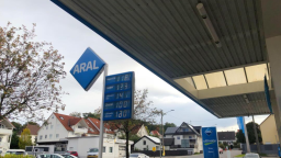 中东局势推高燃油价格 德国加油站每日限涨一次_fororder_3aceb8625e324dc08ca7b5c33d91ae8b