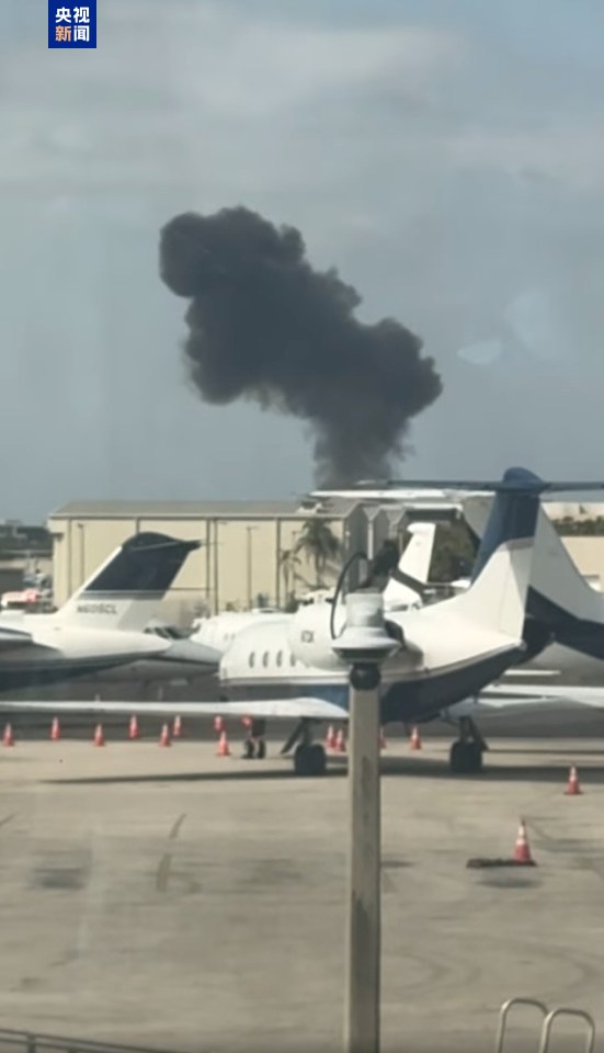 一小型飞机在美国佛罗里达州坠毁 已致3人死亡