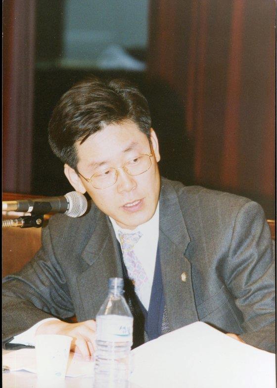 三战总统终成正果 草根逆袭的李在明能否治愈撕裂的韩国？