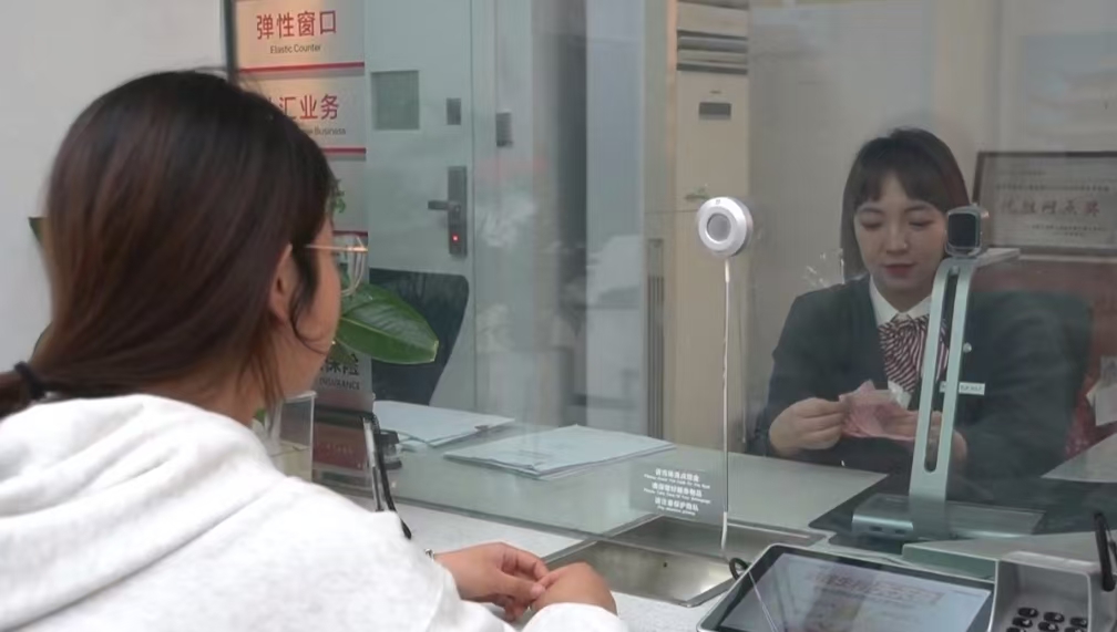 【向最美劳动者致敬】“金融卫士”岳阳——坚守一线 用专业服务谱写劳动赞歌_fororder_微信图片_20250430182318