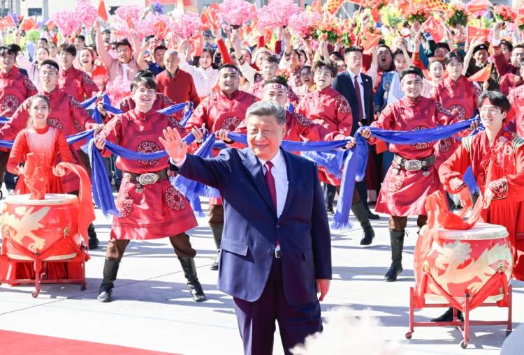 总书记新疆行 | 记者手记：时代面孔里的沧桑巨变