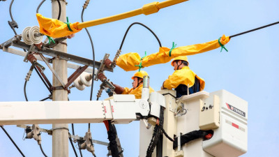Zhengzhou, Henan: Live-Line Work Ensures Safe and Reliable Power Supply