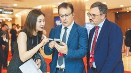 万泉河畔春风暖 新朋旧友再聚首