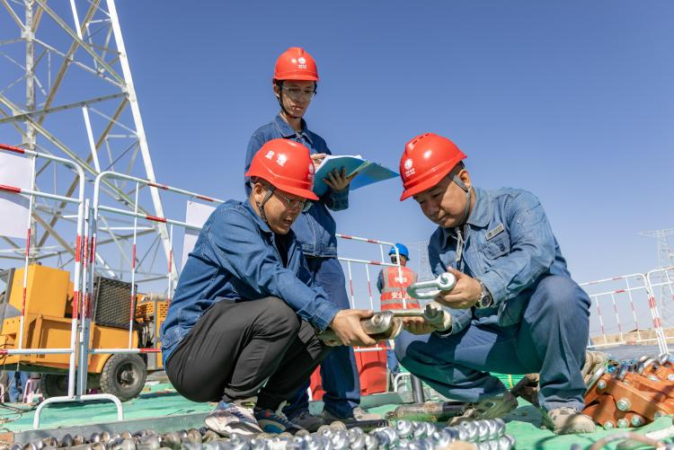 State Grid Zhangye Power Supply Company: Building a "Power Sky Road" Across the Gobi Desert_fororder_图片7