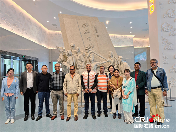 脱贫奇迹与中国“智造”——印度媒体人探寻中国高质量发展密码_fororder_1