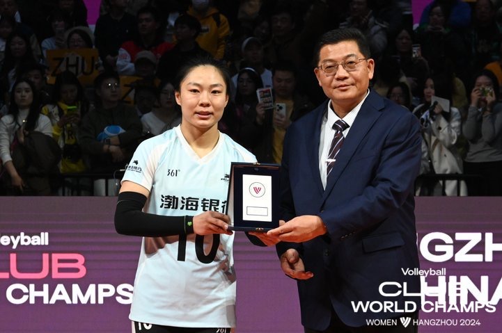 天津渤海银行女排获2024年世界女子排球俱乐部锦标赛银牌