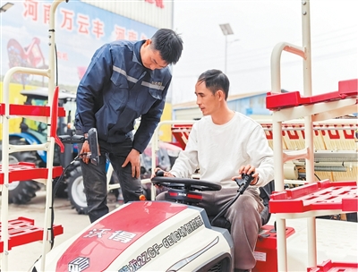 一家农机老店三次转型（春耕里的新质生产力）