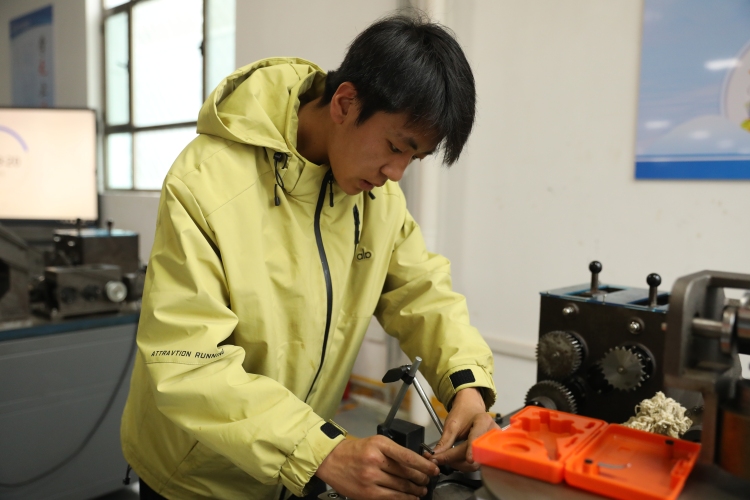 天水市中等职业学校举办学生技能大赛_fororder_男