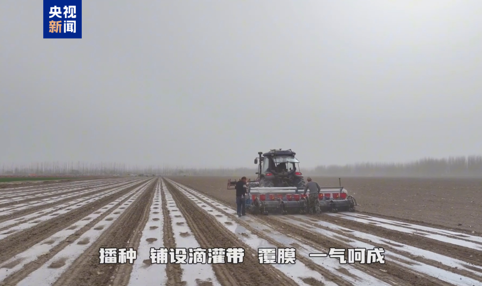 智慧农机“打头阵” 新疆棉花播种啦