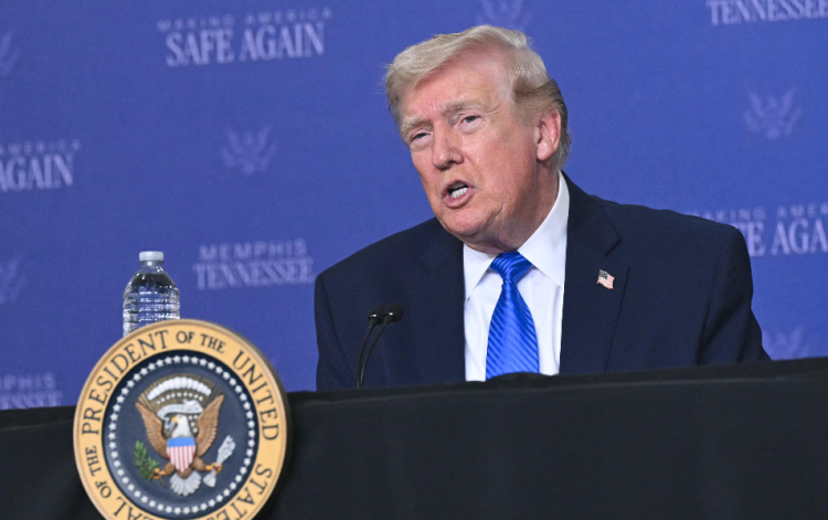 特朗普威胁“彻底摧毁”伊朗所有发电厂、油井及哈尔克岛