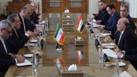 视频丨美国航母逼近 专家：伊朗军事外交两手尝试“破局”