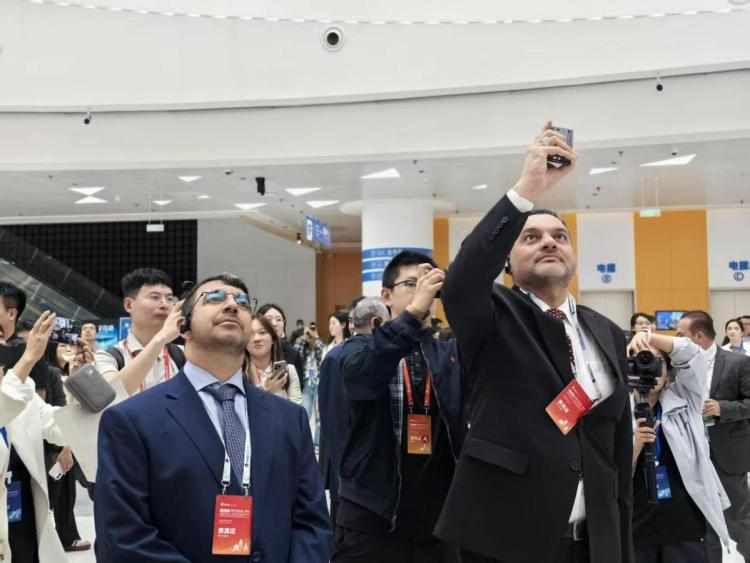 科技为翼 文化为魂 中外城市共探高质量发展之路