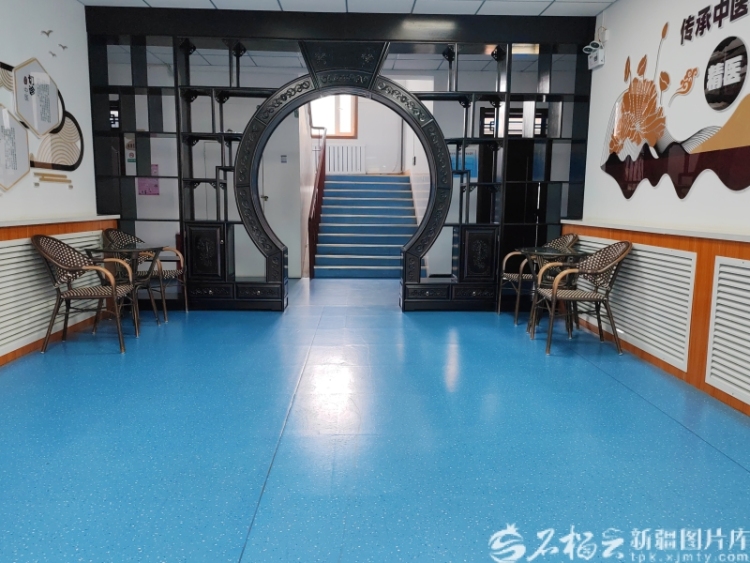 照片里的新疆⑰丨从8间小平房到3层门诊楼