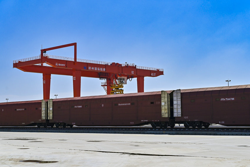 Diplomats Decode China's Solutions for Global Connectivity at the Zhengzhou Airport Economy Zone in Henan Province_fororder_图片9