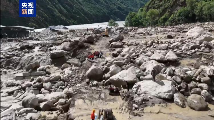 四川丹巴大雨引发多处山洪泥石流 已致4人失联