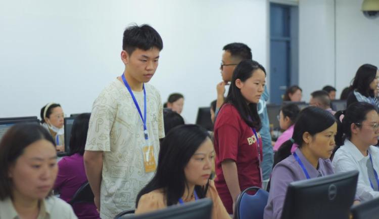 新华全媒+丨探访高考评卷现场：让每一分有理有据