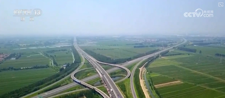 通村畅乡的公路网络越织越密 农民群众“走得好”、农村物流“运得畅”