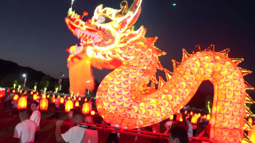 State Grid Fengcheng Power Supply Company: Millennial Heritage "Bench Dragon" Dances for Mid-Autumn Festival_fororder_图片2