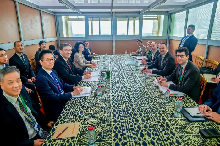 王文涛会见美国贸易代表格里尔