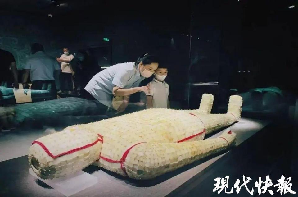 江苏各大博物馆持续高热，“白＋黑”模式让观众逛得停不下来