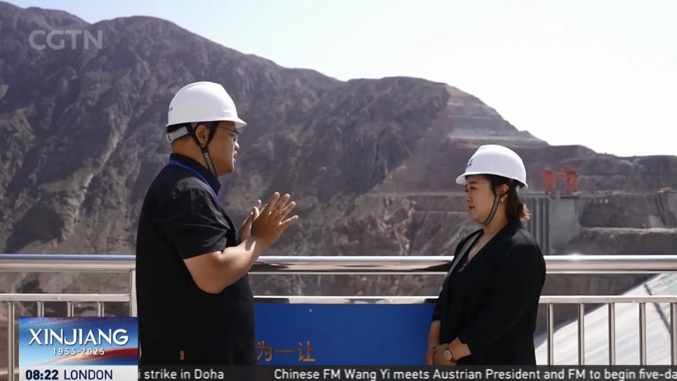 沙漠变“蓝海”！《天山新动脉》看新疆七十年沧桑巨变