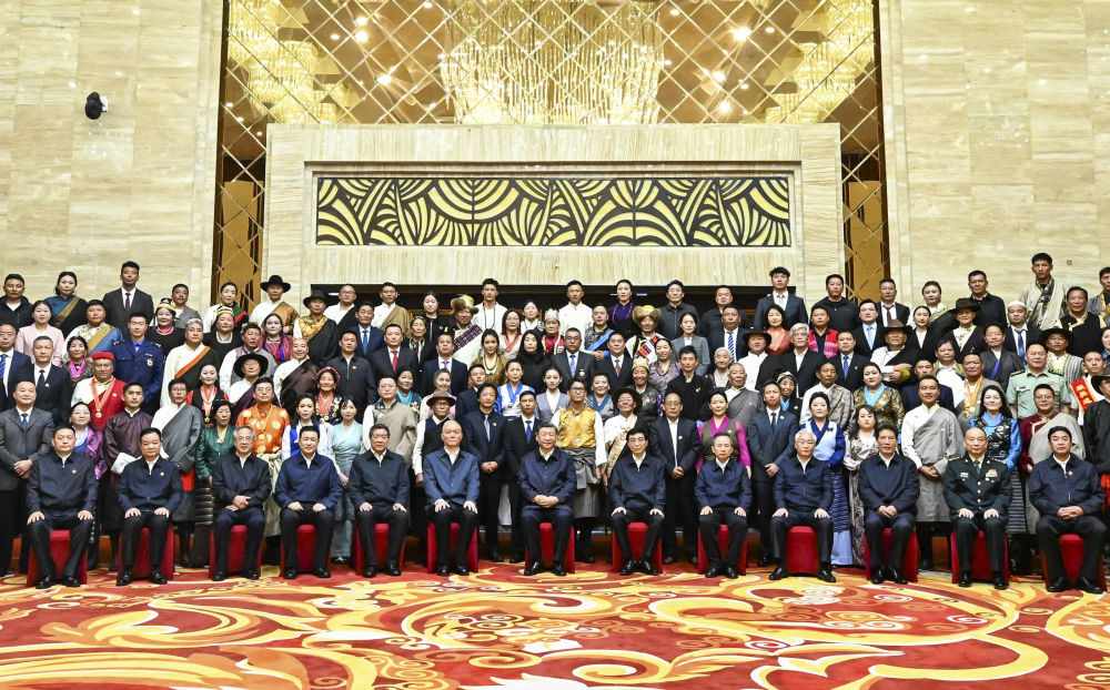 “共建中华民族共同体 书写美丽西藏新篇章”——习近平总书记率中央代表团出席西藏自治区成立六十周年庆祝活动纪实‍‍