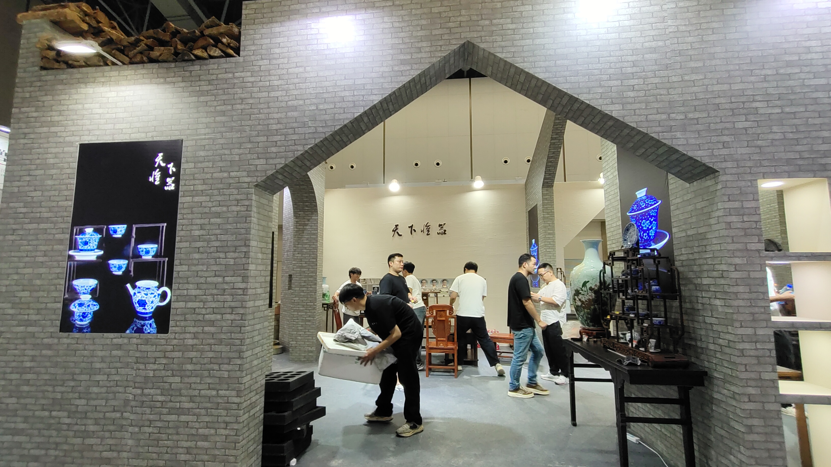 浙商精心布展参加第二十一届中国景德镇国际陶瓷博览会
