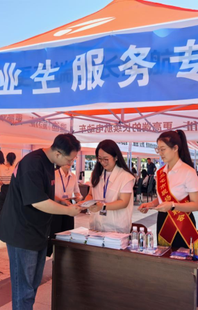 从“坐等上门”到“暖心奔赴”——呼伦贝尔市以“六进四送两帮扶”绘就民生底色