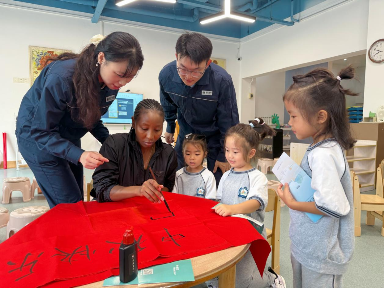 State Grid Huanggang Power Supply Company Hosts Mid-Autumn Cultural Exchange: “Ink and Electricity in Harmony”_fororder_图片4