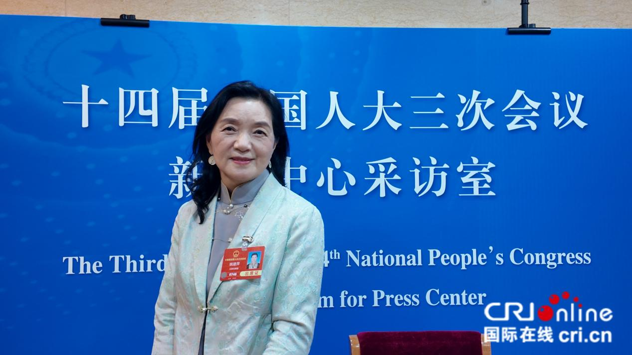 【两会观察·看中国文化何以“出海”又“出彩”】全国人大代表姚建萍：向世界讲好“针尖上的中华国粹”故事_fororder_图片2