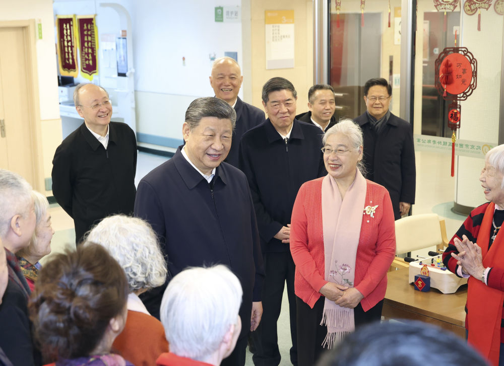 新华图讯丨习近平春节前夕在北京看望慰问基层干部群众