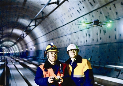 新春走基层｜凌晨3点，记者跟着他们在海河下隧道走了1万多步