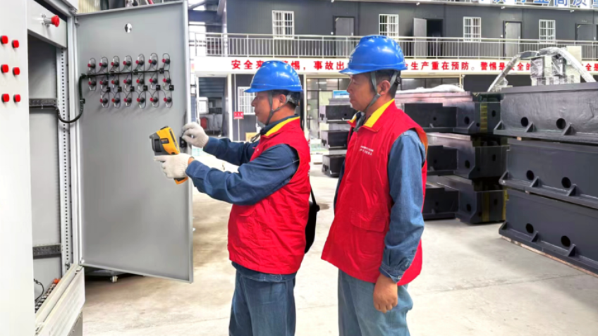 State Grid Shaanxi Electric Power: Braving Peak Summer Heat to Ensure Public Comfort
