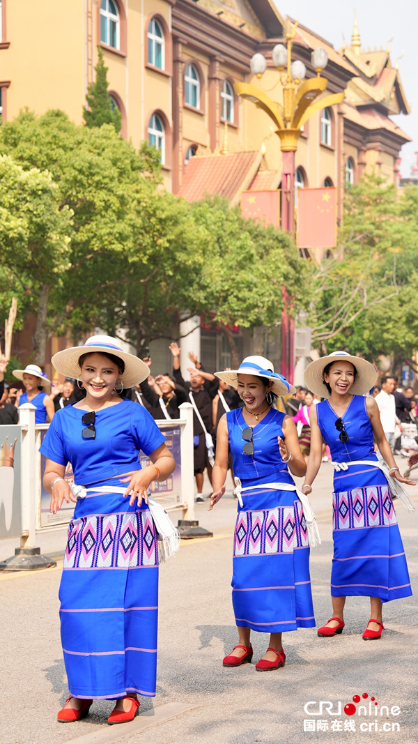 台湾青年来到临沧耿马，与当地各族民众共庆傣历新年（组图）_fororder_5