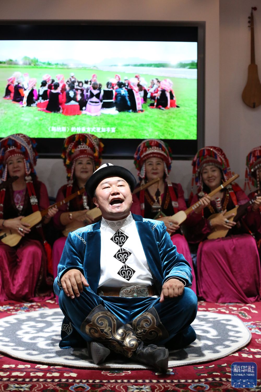 砥砺奋进七十载 天山南北谱华章丨95后《玛纳斯》传承人传唱英雄史诗