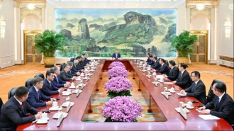 习近平以“三点建议”推动上合发展新征程_fororder_时政红底(5)