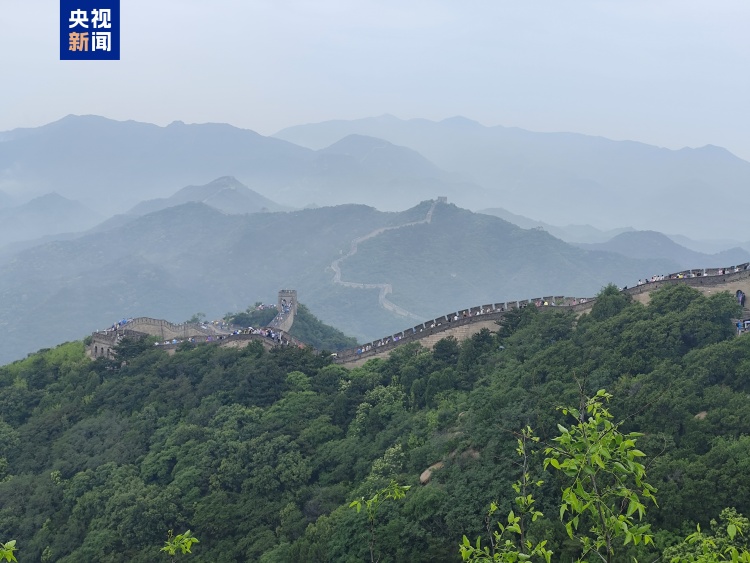 端午假期第一天 来八达岭长城看雨后“水墨丹青”