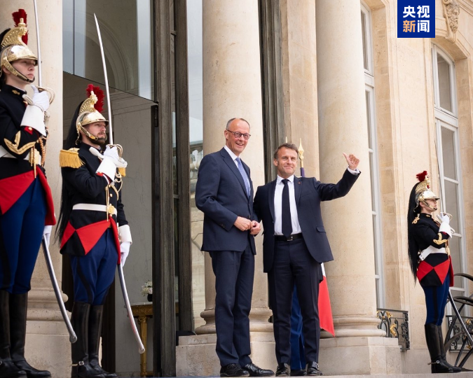 上任后首访 德国总理与法国总统举行会晤